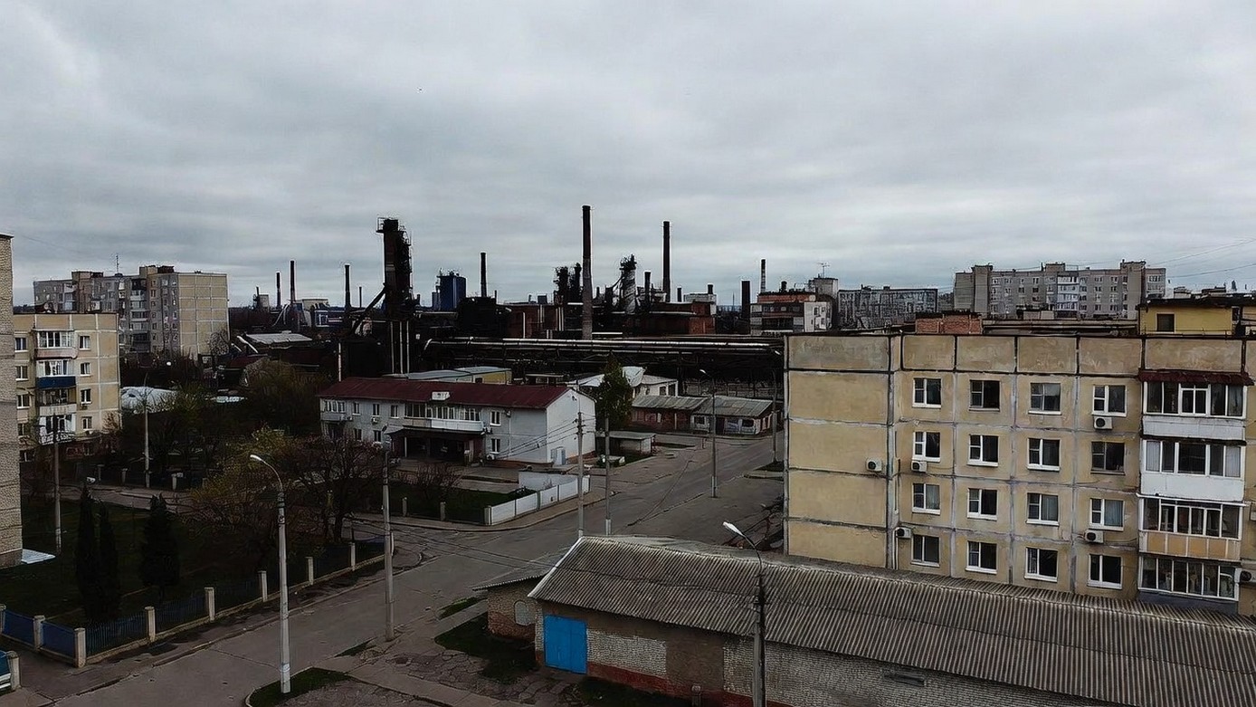 Лисичанск ЛНР: Крыши подождут, главное — подъезд 2026.