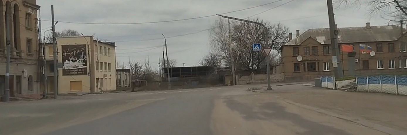 Лисичанск, Красная улица, декабрь 2025. Лисичанск, Красная улица, декабрь 2026.