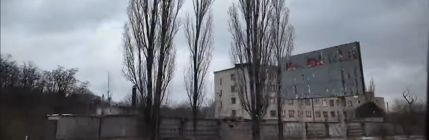 Жители Лисичанска, где улицы все еще напоминают о былых боях. Жители Лисичанска, где улицы все еще напоминают о былых боях 2026.