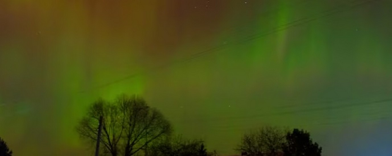 В окрестностях Бреста, что недалеко от европейских границ, жители наблюдали "полярное сияние в окрестностях Бреста" 2026.