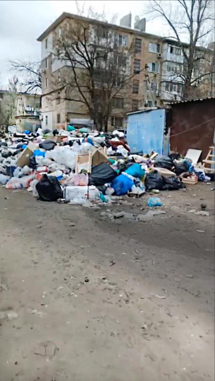 В Луганске жители тоже недовольны экологической проблемой В Луганске жители тоже недовольны экологической проблемой 1.