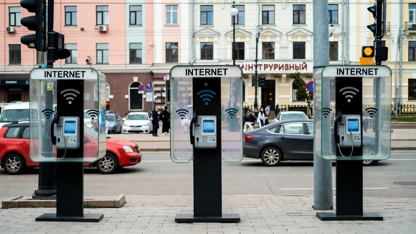 Телефонные будки с интернетом: Похожие проекты в других странах.