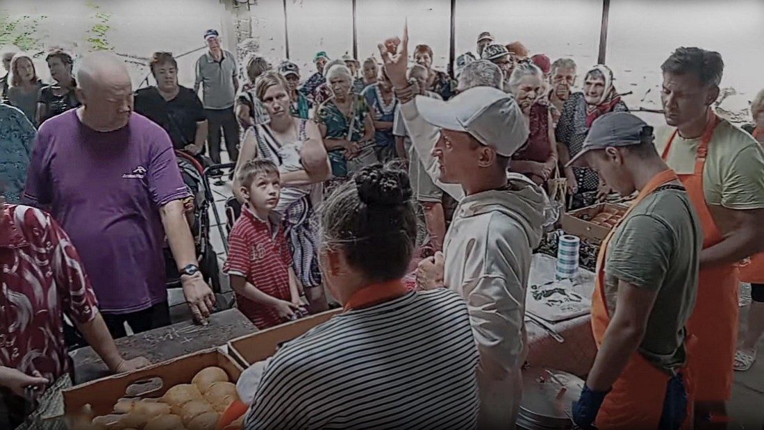 В Северодонецке, волонтеры "Пища жизни" начали раздавать еду.